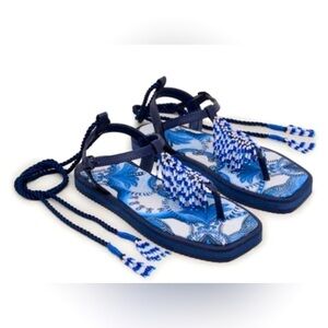 *NWT* Farm Rio Blue Tile Black Banana Beaded Flat Sandals